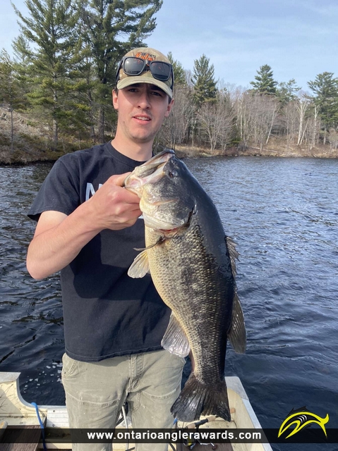 25" Largemouth Bass caught on Blind River