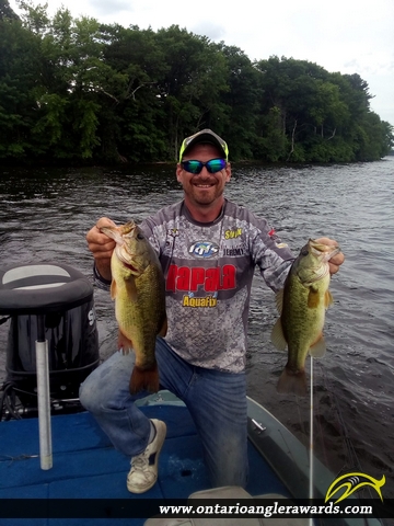 20" Largemouth Bass caught on Pigeon Lake