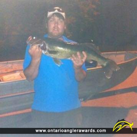 32" Walleye caught on Petawawa River 