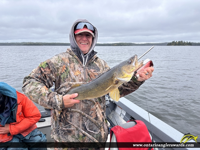 28.5" Walleye caught on Lake of the Woods