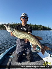 38" Muskie caught on Roughrock Lake 