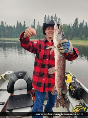 33.0" Northern Pike caught on Lac Seul