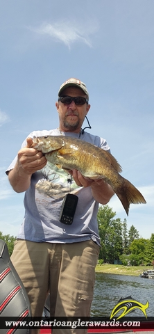 18" Smallmouth Bass caught on Rainy River ontario 