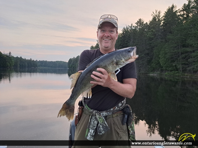 28.4" Walleye caught on Memesegamesing Lake