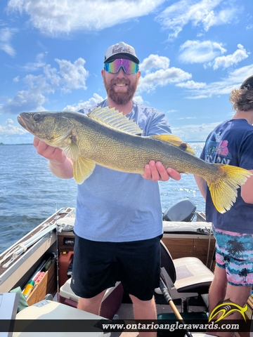 28" Walleye caught on Rainy Lake