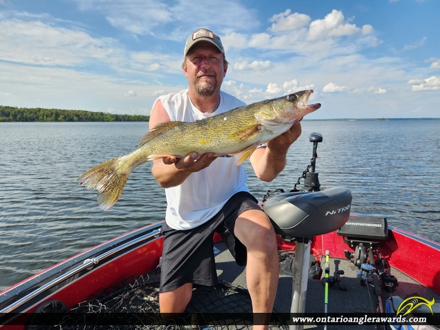 25" Walleye caught on Lake of the Woods