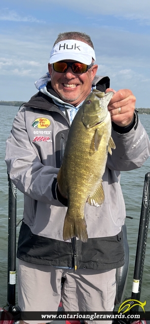 20" Smallmouth Bass caught on Rainy Lake