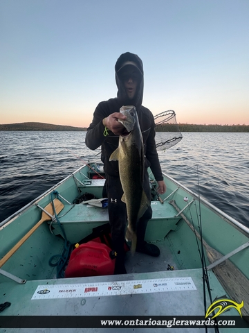 28" Walleye caught on Wakami lake