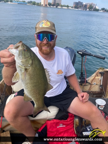 17" Smallmouth Bass caught on Detroit River