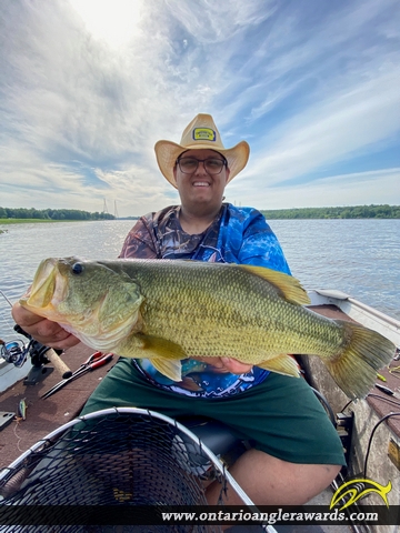 19" Largemouth Bass caught on Ottawa River